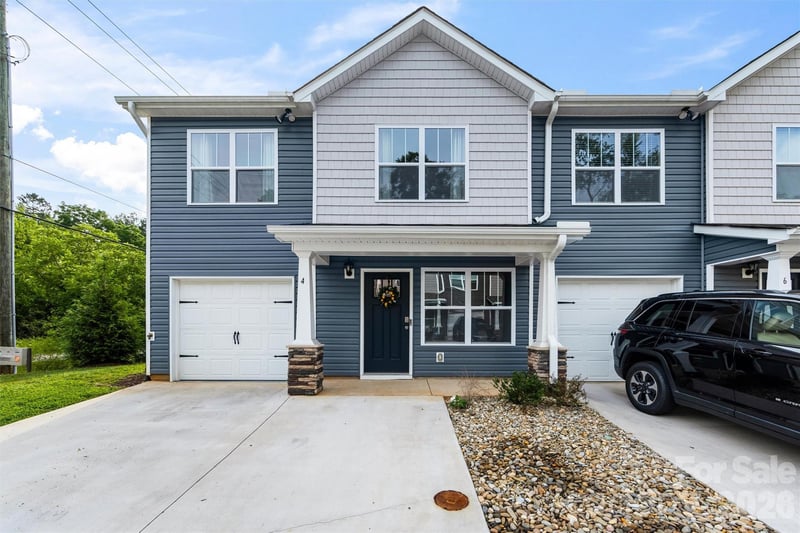 4 Virginia Commons Dr, Arden, NC 28704