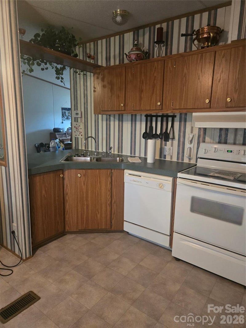 4632 Belvedere Dr, Claremont, NC 28610