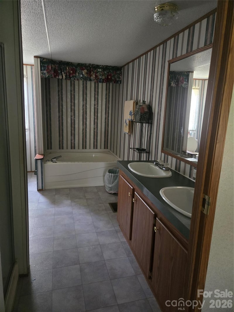 4632 Belvedere Dr, Claremont, NC 28610