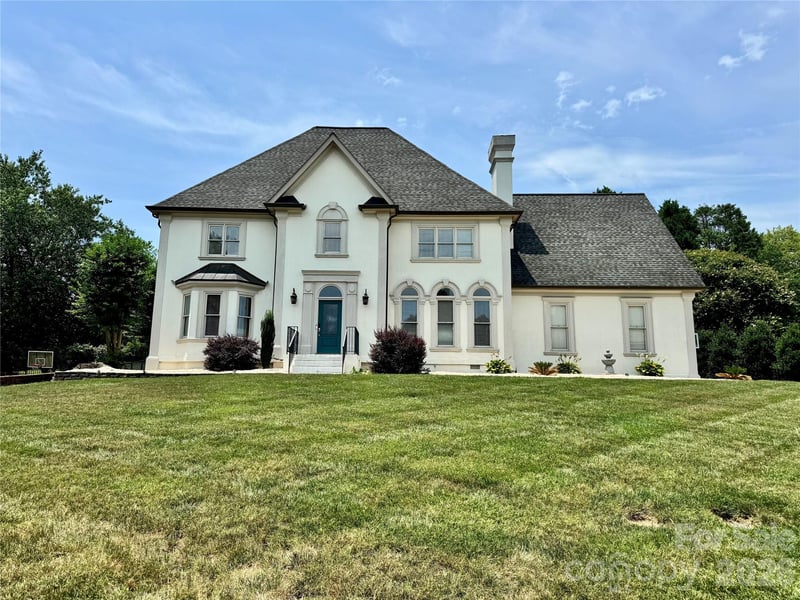 4215 3rd St, Hickory, NC 28601