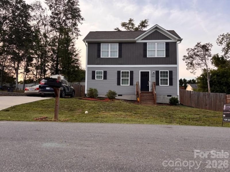 606 Carpenter St, Dallas, NC 28034
