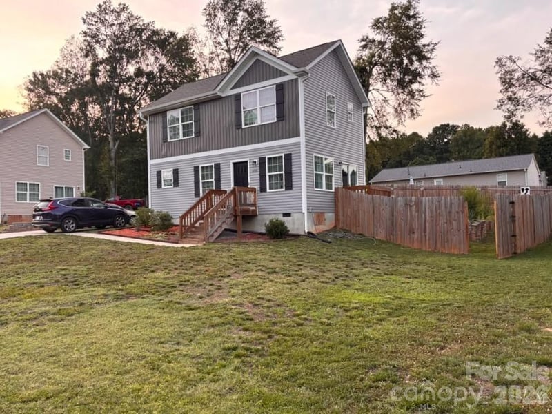 606 Carpenter St, Dallas, NC 28034