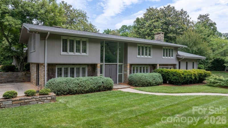 226 20th Avenue Pl, Hickory, NC 28601
