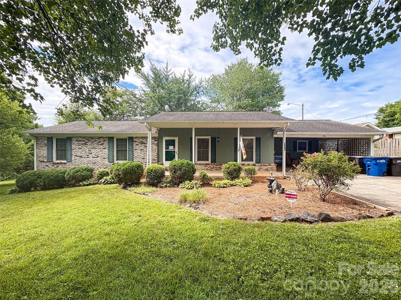 924 Thomas St, Statesville, NC 28677