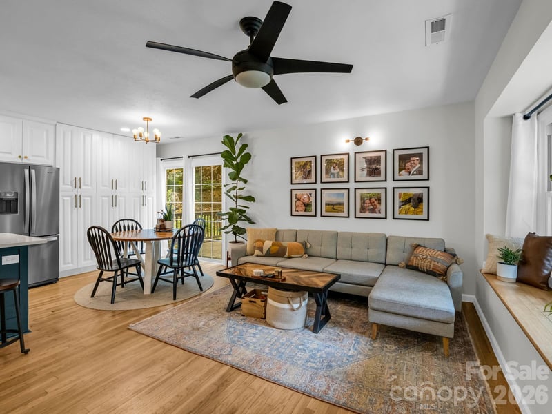 14 Penelope St, Black Mountain, NC 28711