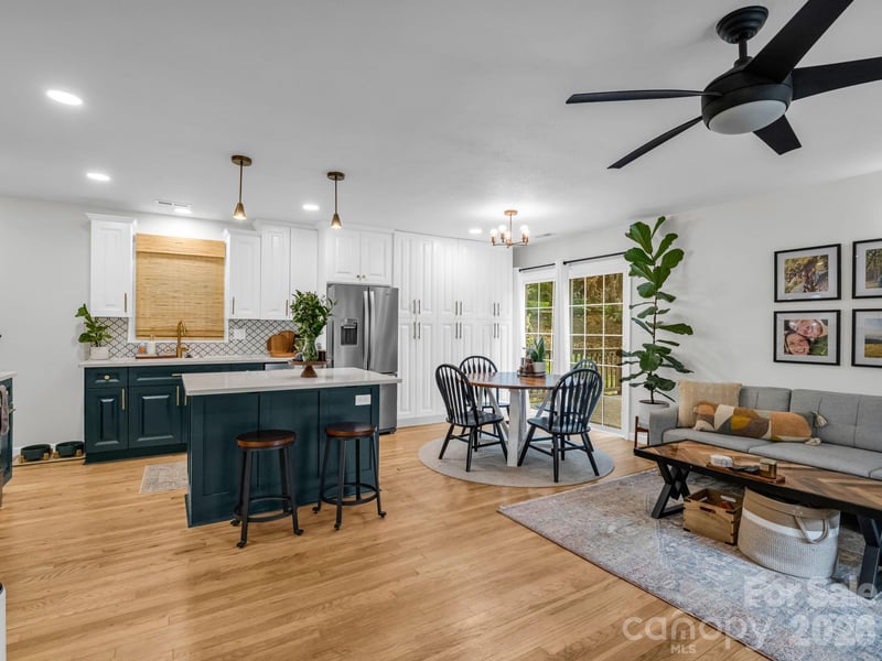 14 Penelope St, Black Mountain, NC 28711
