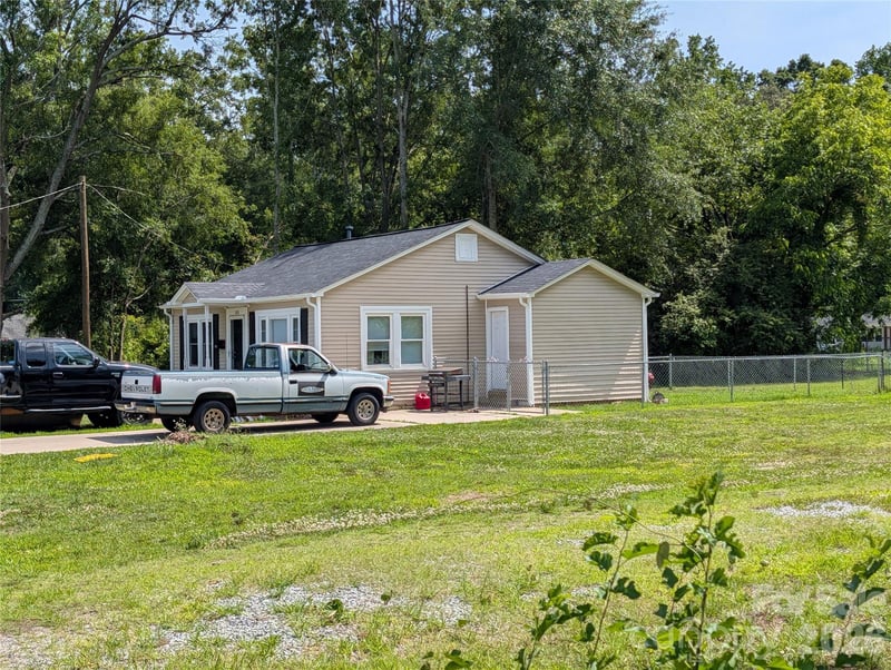108 Cherry St, Cherryville, NC 28021