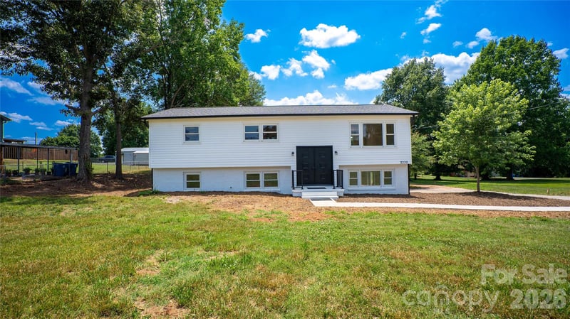 2330 40th Avenue Ct, Hickory, NC 28601