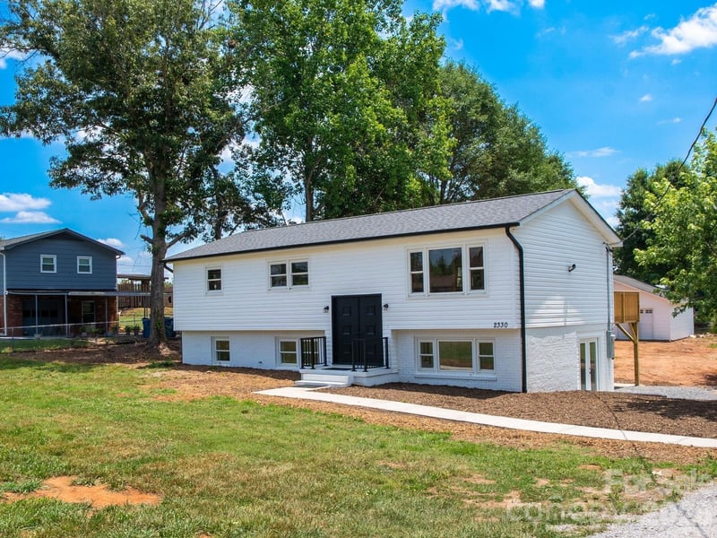 2330 40th Avenue Ct, Hickory, NC 28601