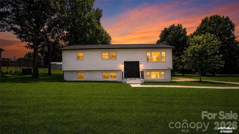 2330 40th Avenue Ct, Hickory, NC 28601