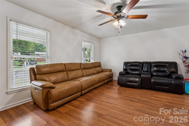 1131 Mt Kisco Dr, Charlotte, NC 28213