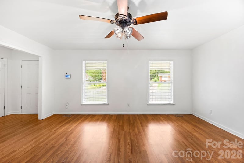 1131 Mt Kisco Dr, Charlotte, NC 28213