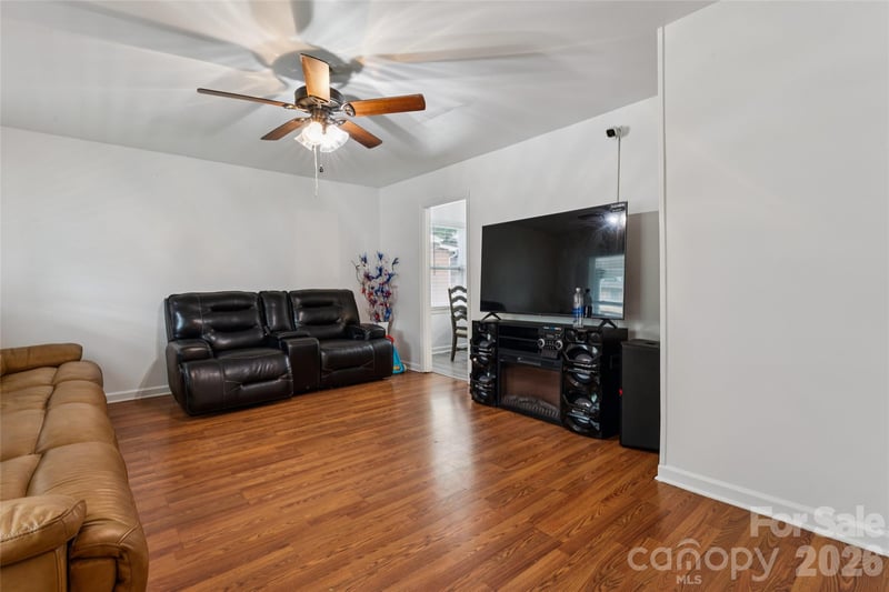 1131 Mt Kisco Dr, Charlotte, NC 28213