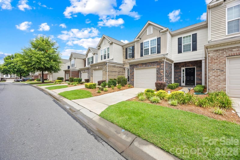 2459 Diplomat Ln, Charlotte, NC 28210