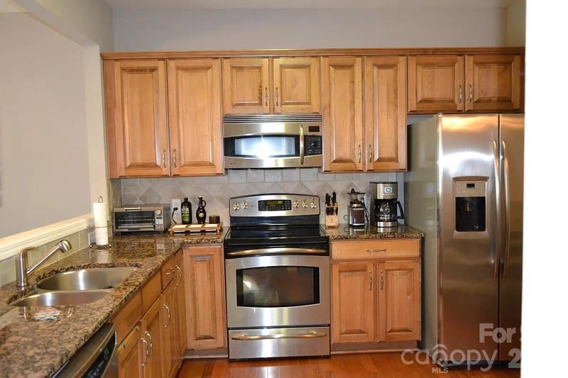 9032 Bishop Crest Ln, Charlotte, NC 28277