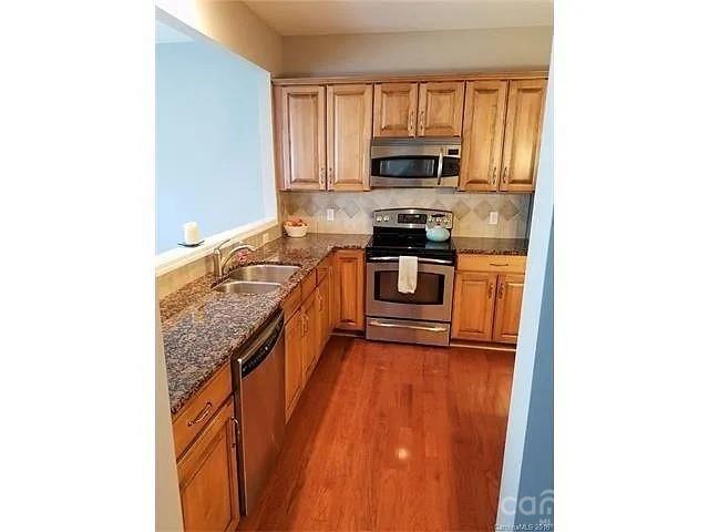 9032 Bishop Crest Ln, Charlotte, NC 28277