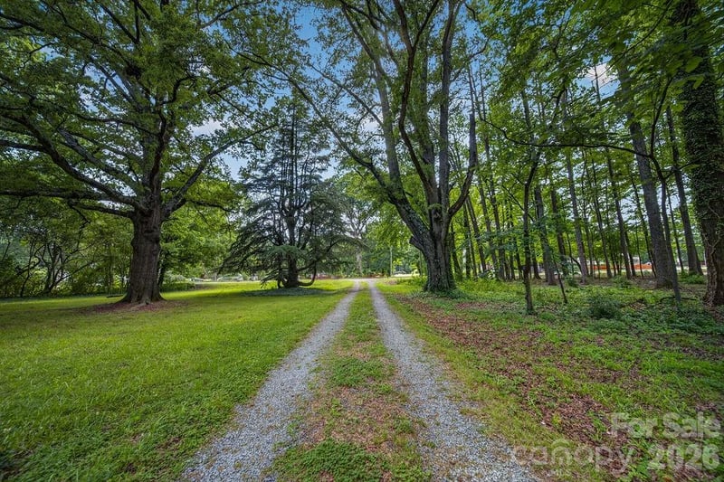 1822 Sugar Creek Rd, Charlotte, NC 28262