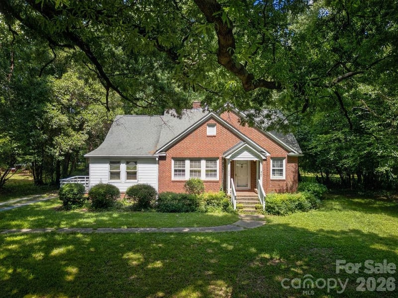 1822 Sugar Creek Rd, Charlotte, NC 28262