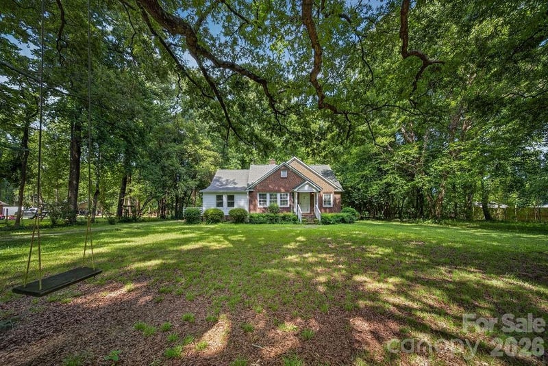 1822 Sugar Creek Rd, Charlotte, NC 28262