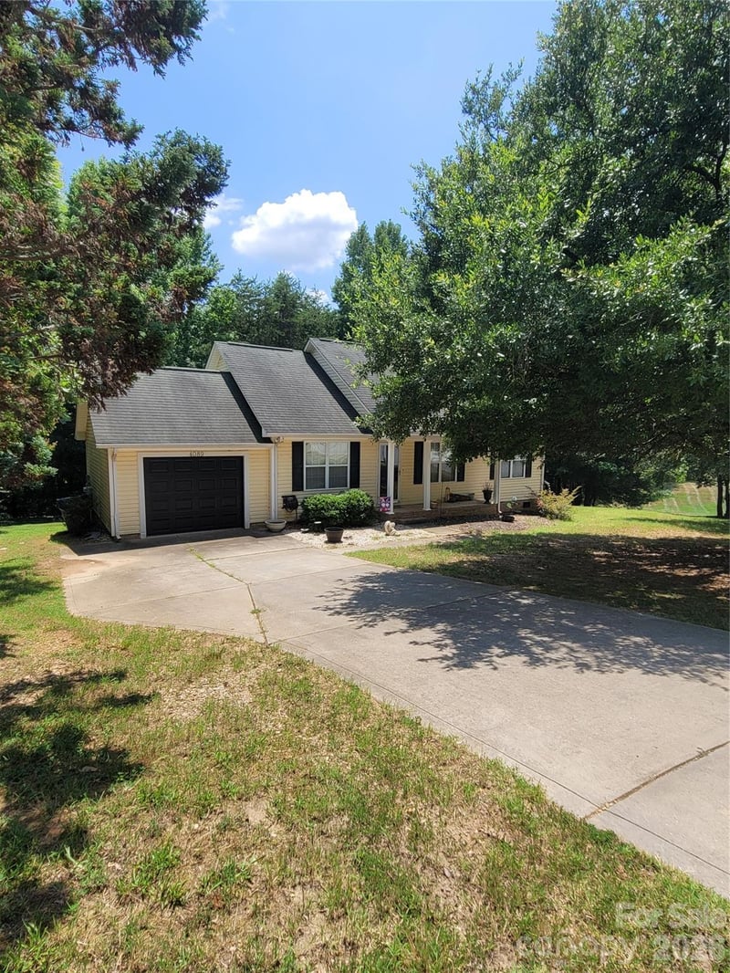 4089 Fallen Pine Rd, Sherrills Ford, NC 28673