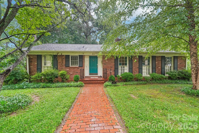 514 Lakeside Dr, Statesville, NC 28677