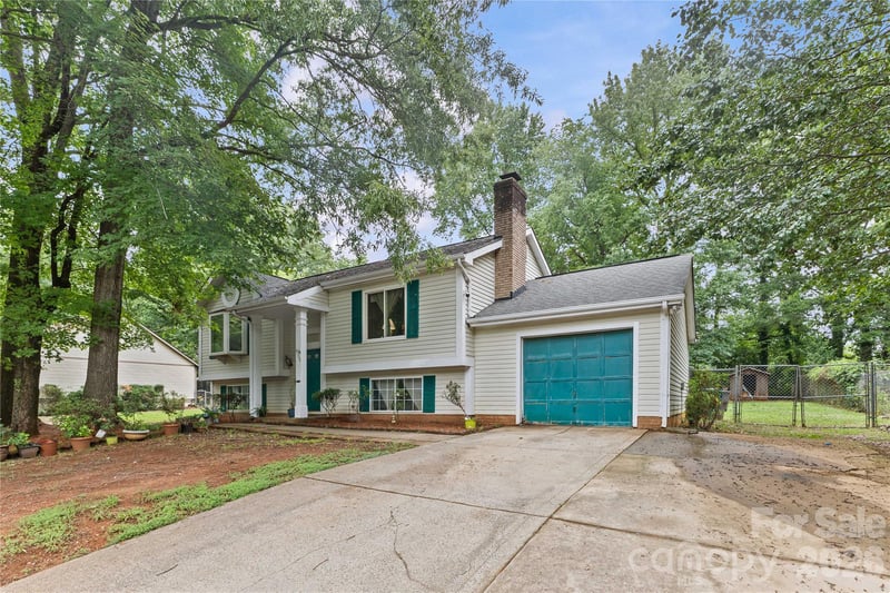 9108 Touchstone Ln, Charlotte, NC 28227