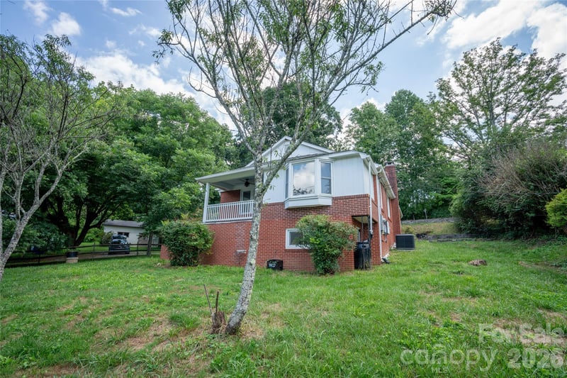 1271 Upper Brush Creek Rd, Fairview, NC 28730