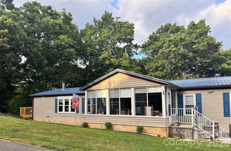 20 Little Austin Ln, Leicester, NC 28748