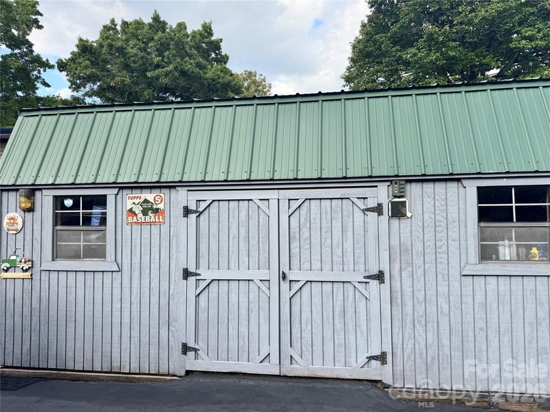20 Little Austin Ln, Leicester, NC 28748