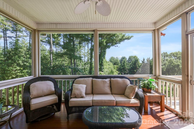 19 Thornapple Dr, Hendersonville, NC 28739