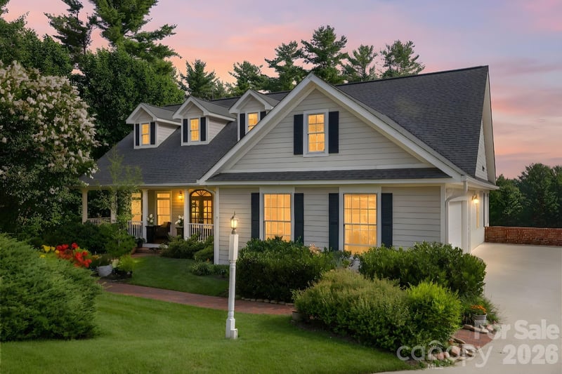 19 Thornapple Dr, Hendersonville, NC 28739