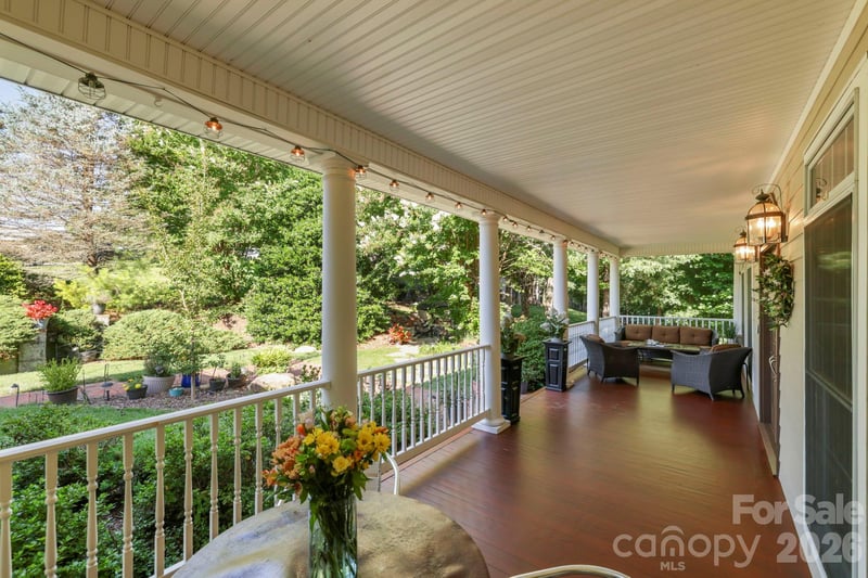 19 Thornapple Dr, Hendersonville, NC 28739