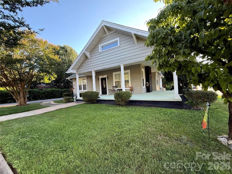 302 College Ave, Newton, NC 28658