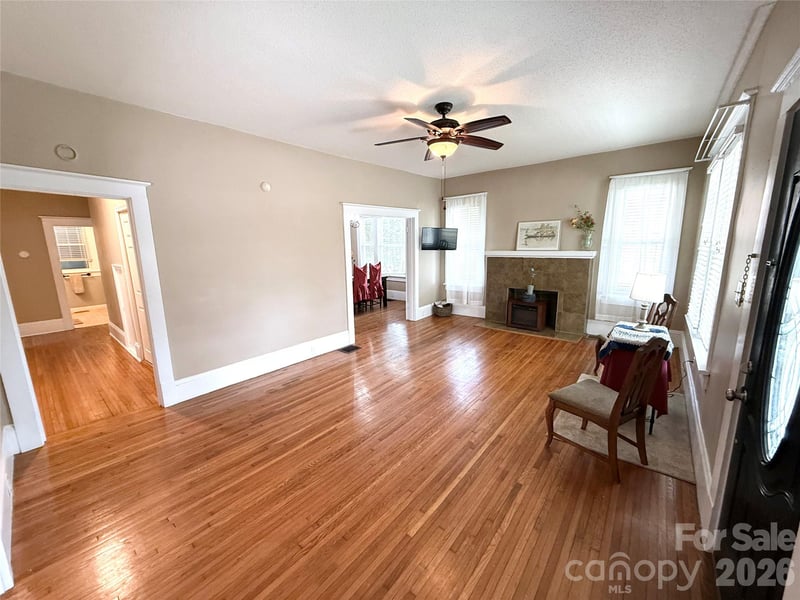 302 College Ave, Newton, NC 28658