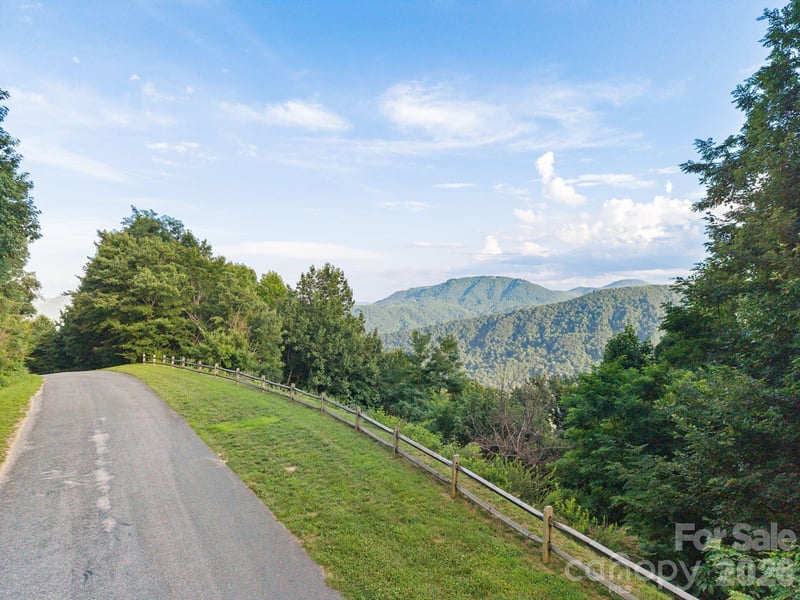 1915 Creston Dr, Black Mountain, NC 28711