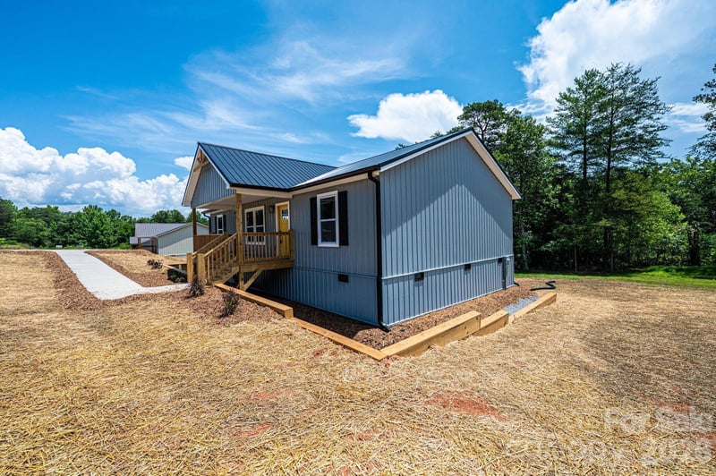 2047 Bailey Dr, Hickory, NC 28601