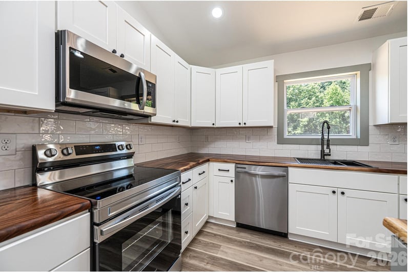 2047 Bailey Dr, Hickory, NC 28601