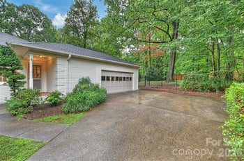 5519 Robinhood Rd, Charlotte, NC 28211