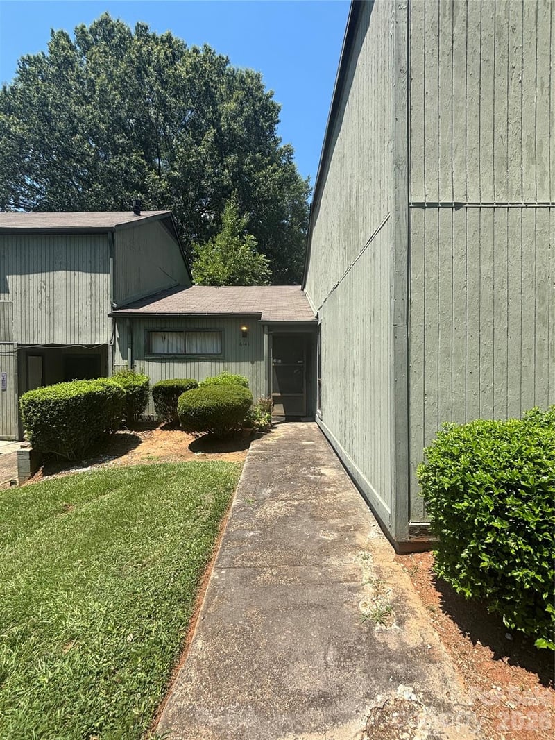 6141 Bent Tree Ct, Charlotte, NC 28212