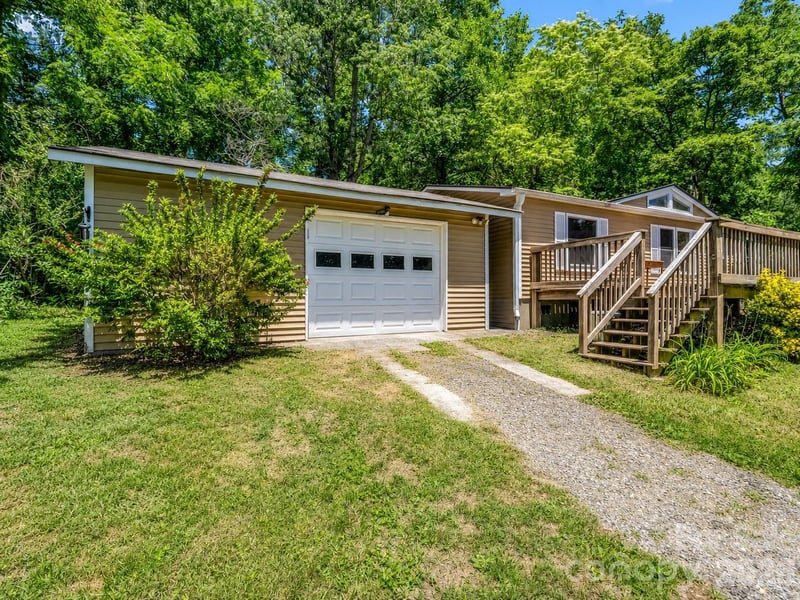 11 Charlie Hill Memorial Dr, Fairview, NC 28730