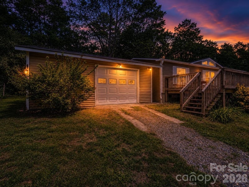 11 Charlie Hill Memorial Dr, Fairview, NC 28730