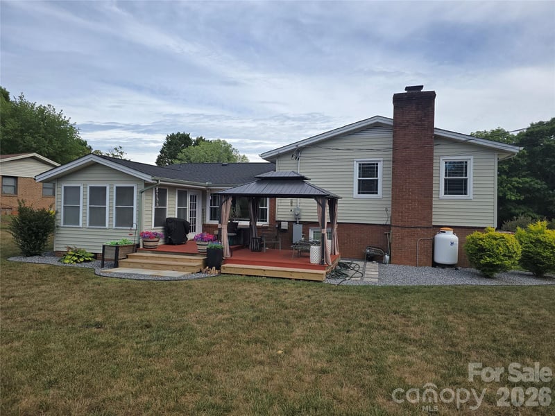 5760 Valley Field Rd, Hickory, NC 28602