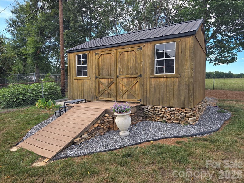 5760 Valley Field Rd, Hickory, NC 28602