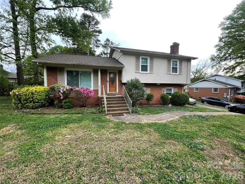 3133 Rosehill Dr, Charlotte, NC 28212