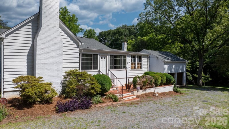 608 1st St, Conover, NC 28613
