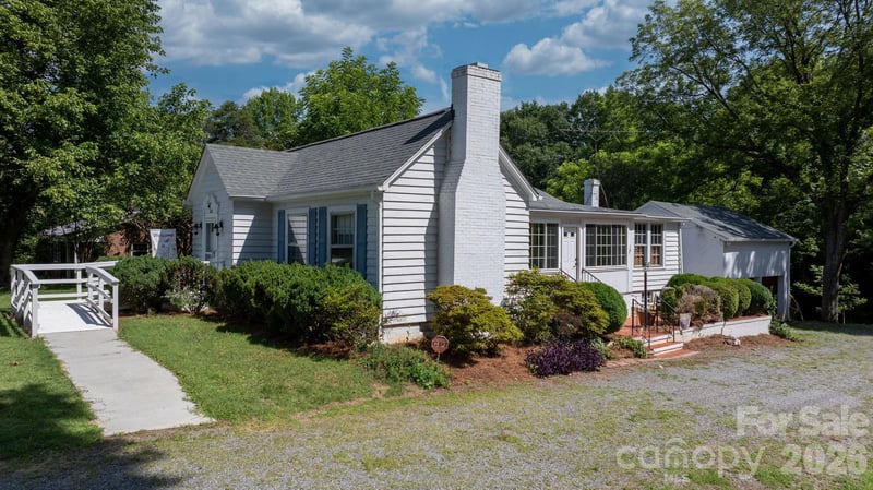 608 1st St, Conover, NC 28613