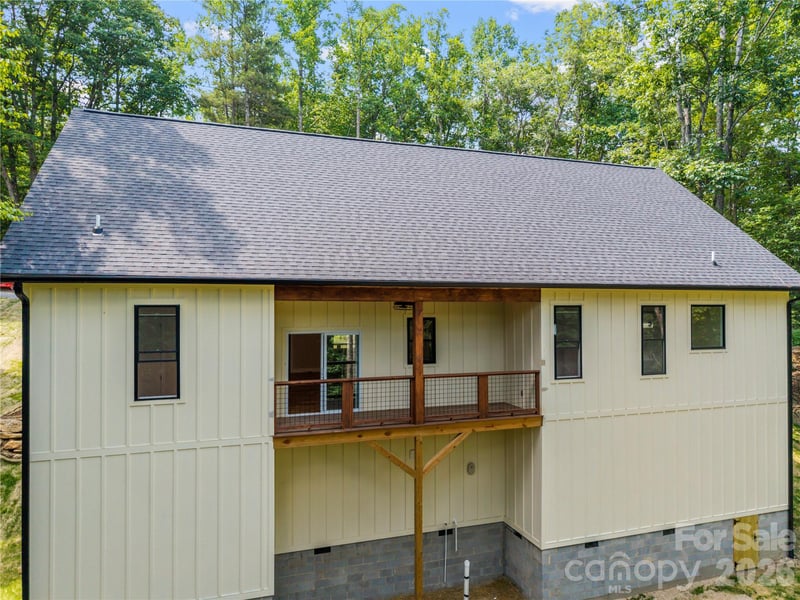 210 Hickory Tree Ln, Hendersonville, NC 28739