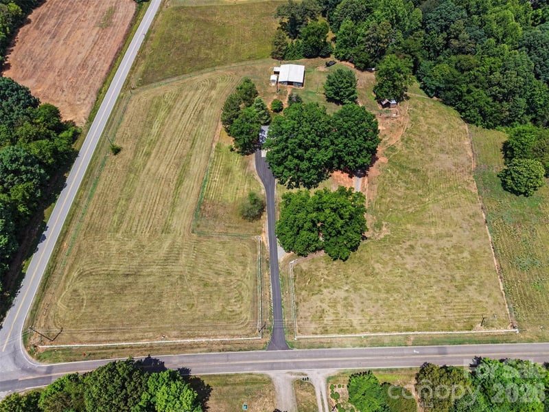 591 Mullis Rd, Union Grove, NC 28689