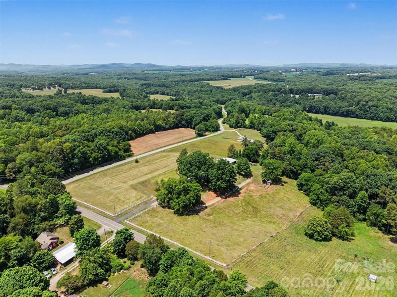 591 Mullis Rd, Union Grove, NC 28689
