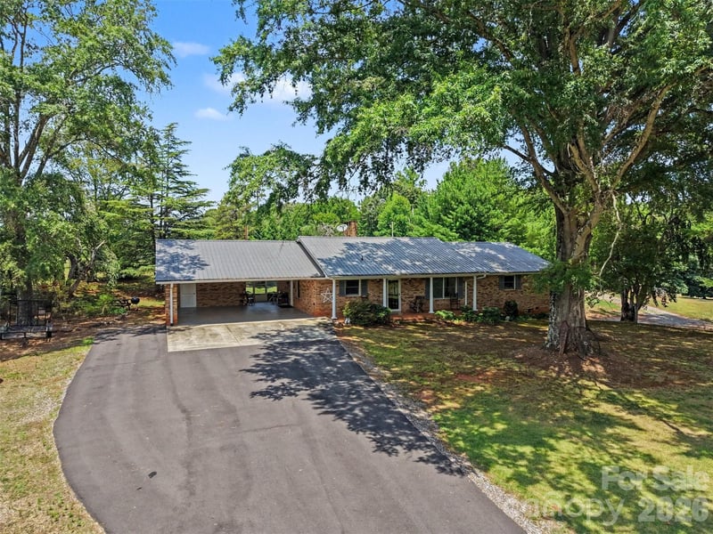 591 Mullis Rd, Union Grove, NC 28689